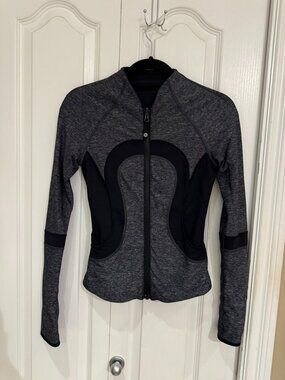 EUC Lululemon Find your Bliss Reversible Jacket